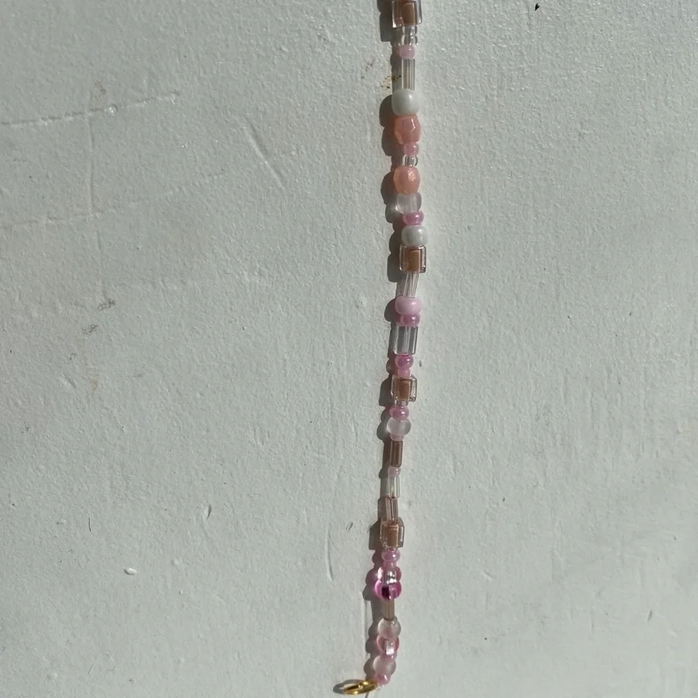 Pink beaded necklace - Picture 10 of 11